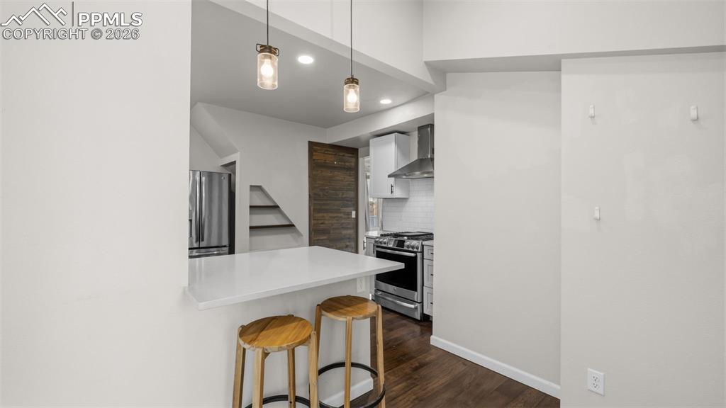 Image 19 of 40: Kitchen