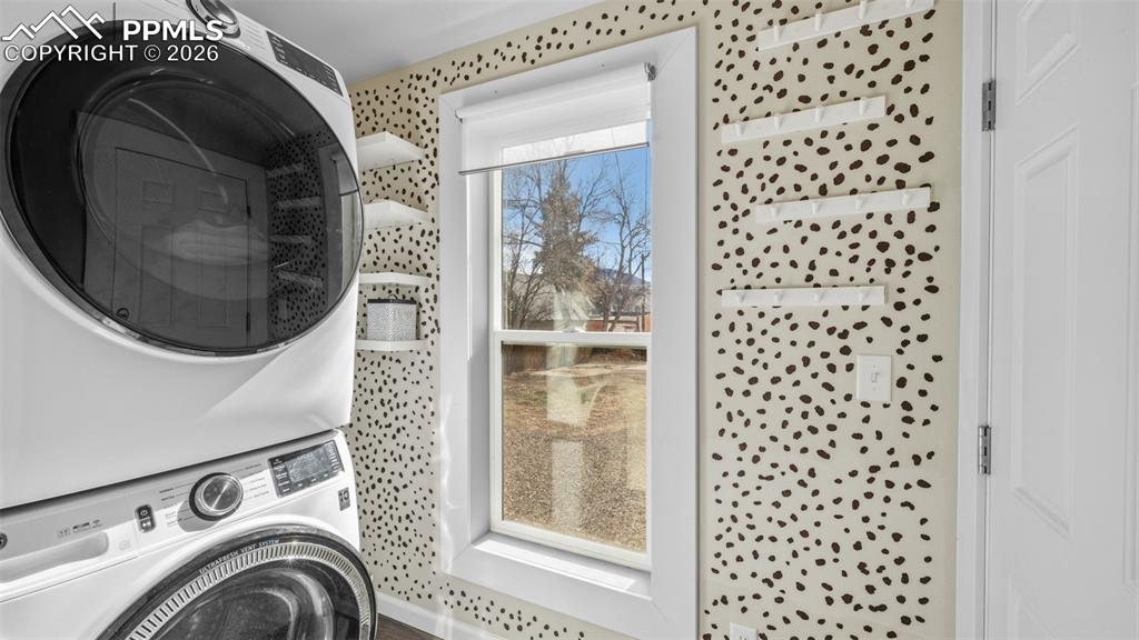 Image 20 of 40: Laundry