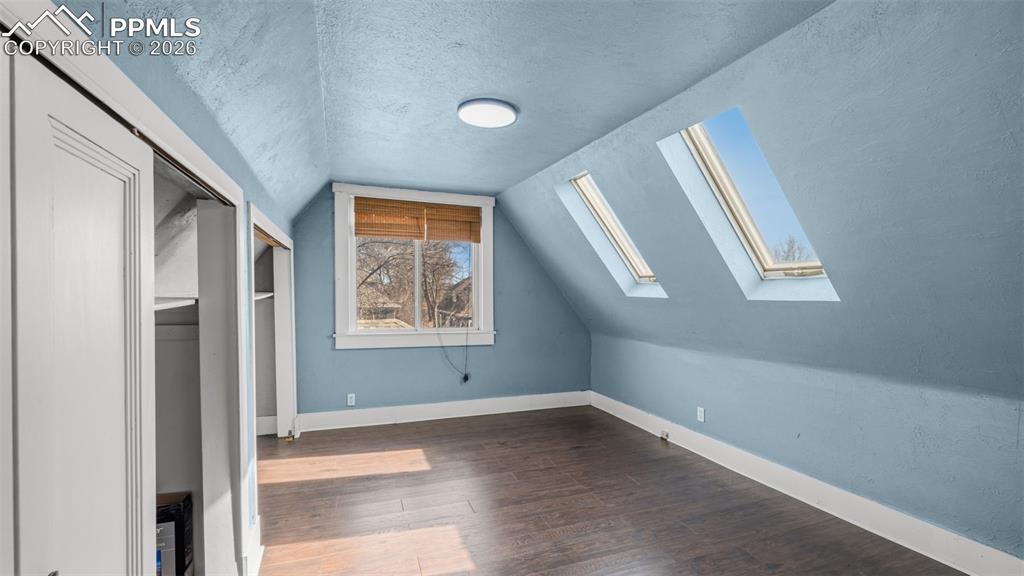 Image 21 of 40: Bonus Room