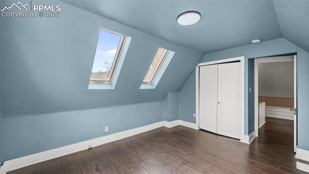 Image 22 of 40: Bedroom