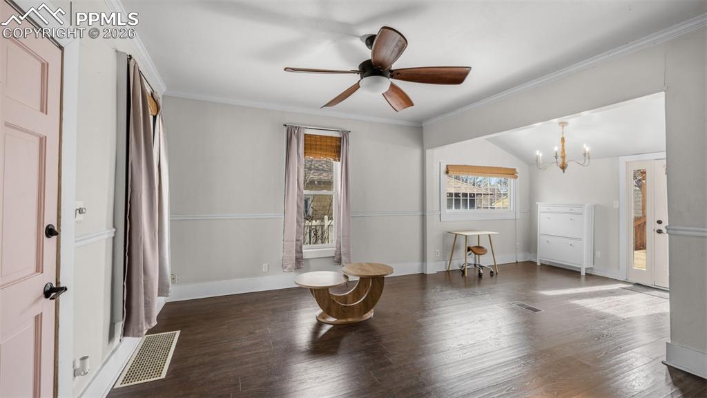 Image 5 of 40: Entry