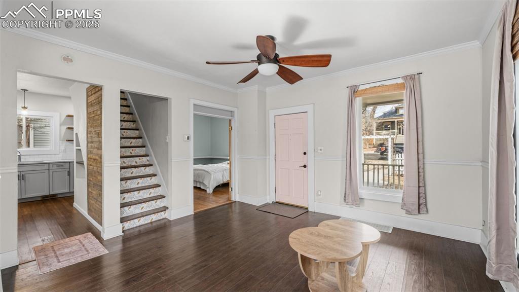 Image 9 of 40: Entry