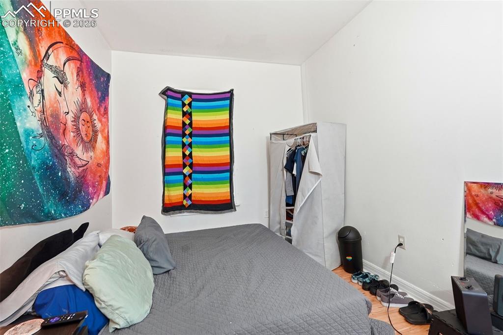 Image 15 of 50: Bedroom