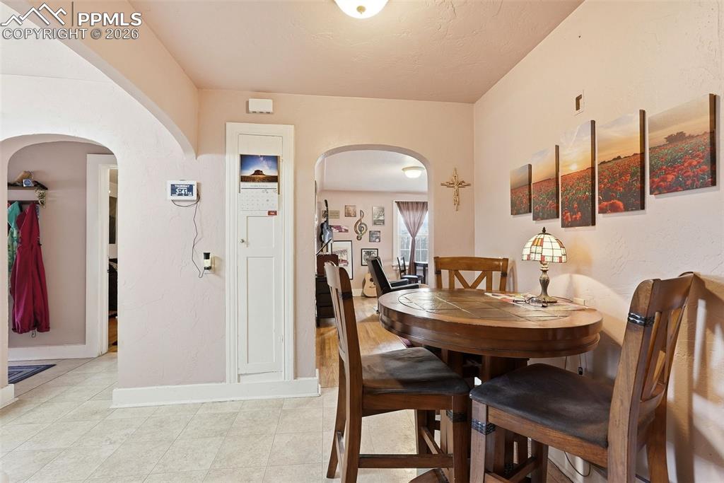 Image 27 of 50: Dining Area