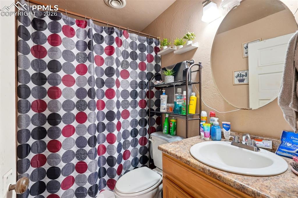 Image 28 of 50: Bathroom