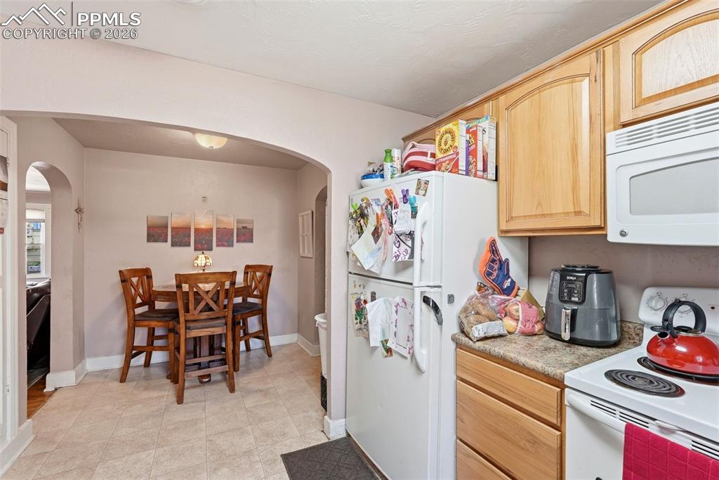 Image 35 of 50: Kitchen