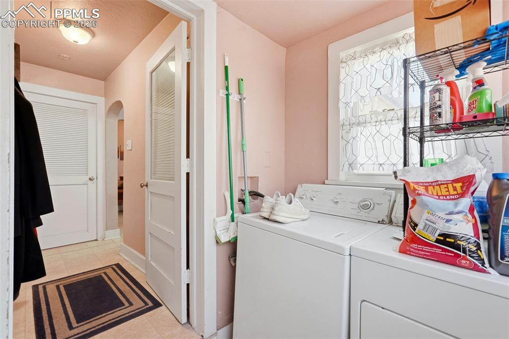 Image 39 of 50: Laundry