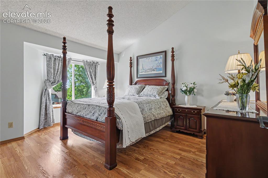 Image 17 of 47: Bedroom