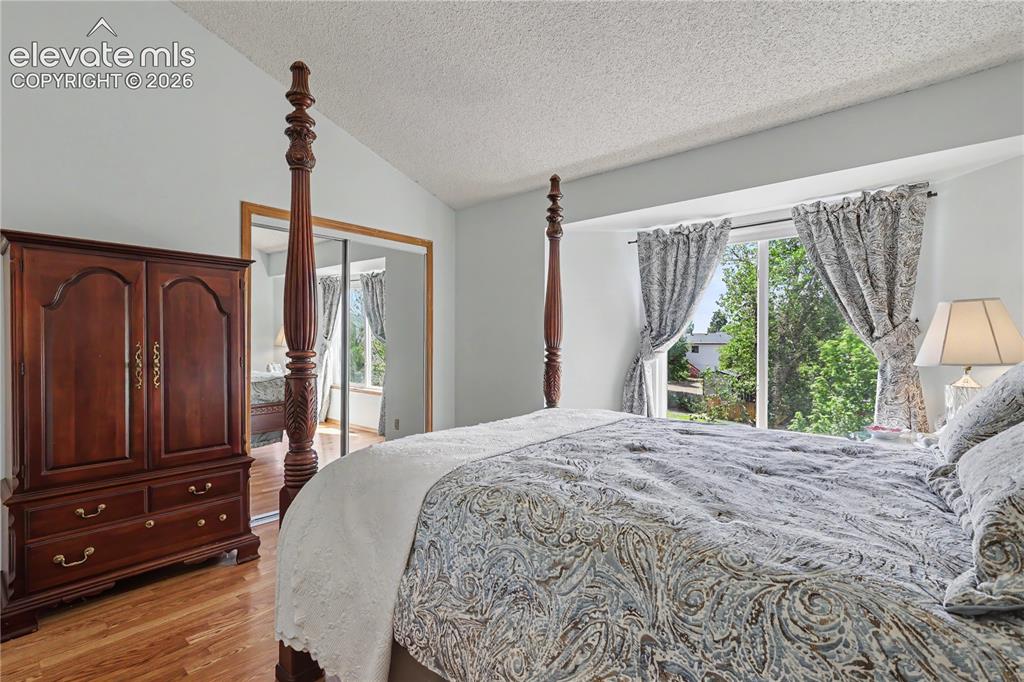 Image 18 of 47: Bedroom