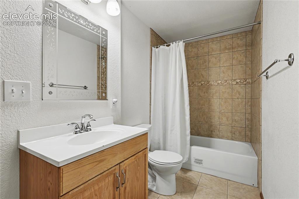 Image 29 of 47: Bathroom
