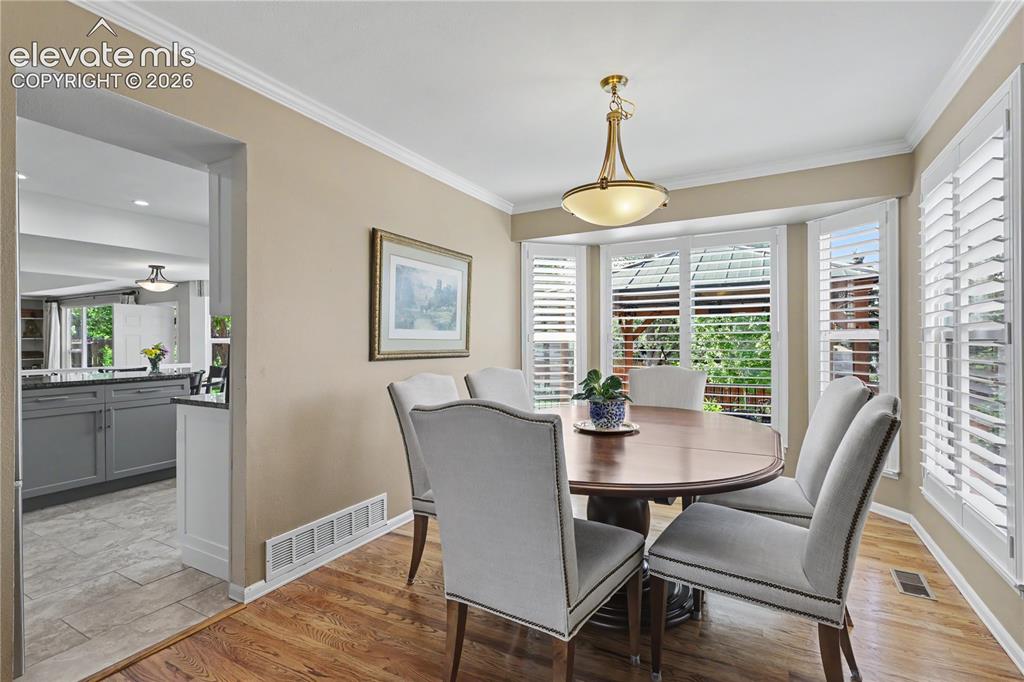 Image 5 of 47: Dining Area