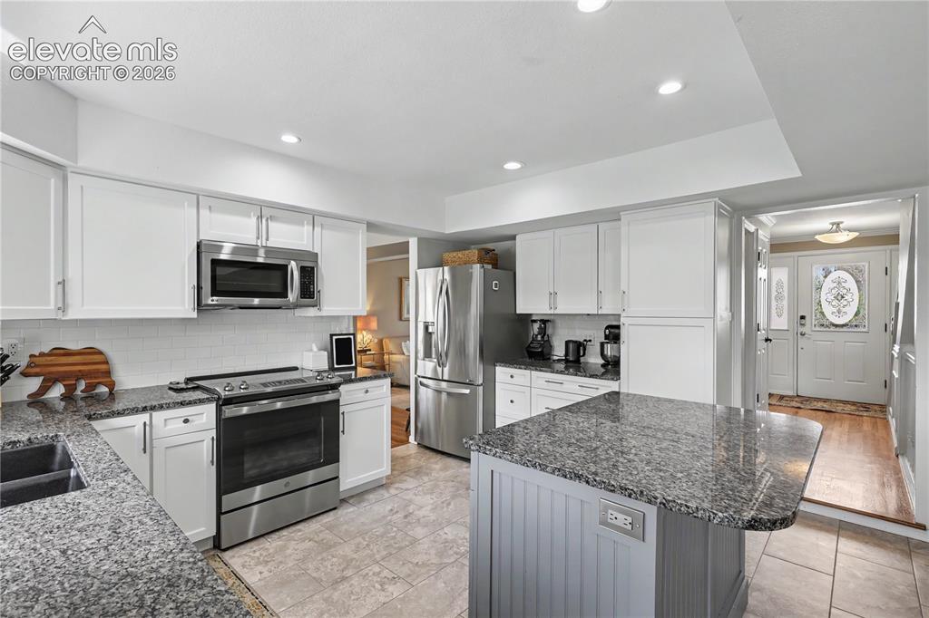 Image 8 of 47: Kitchen
