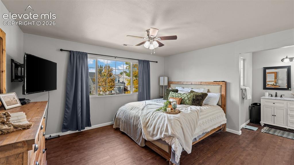 Image 17 of 26: Wood-finish flooring, ceiling fan with light fixture, double pane window, w