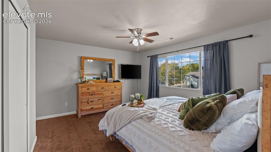 Image 21 of 26: Wood-finish flooring with light gray walls