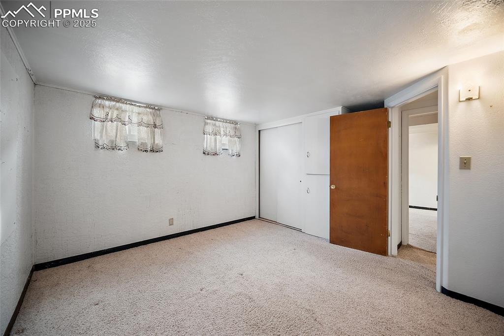 Image 17 of 24: Bedroom