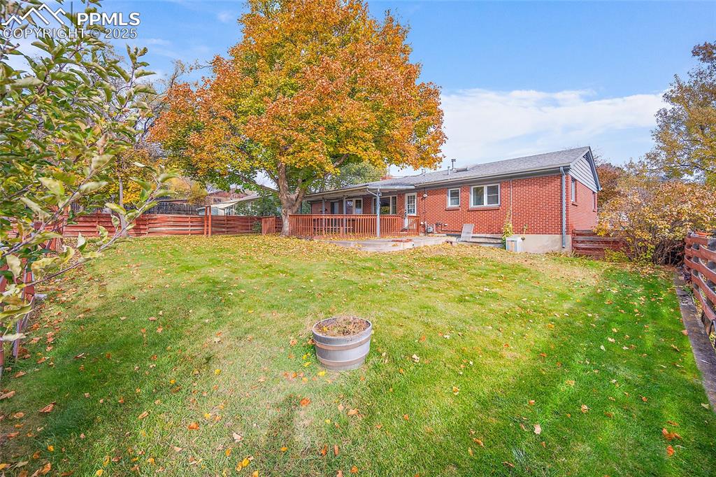 Image 19 of 24: Back of Structure