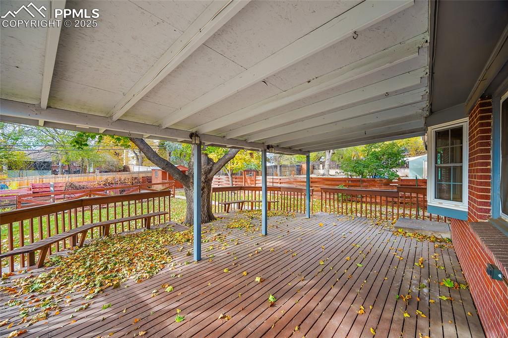 Image 22 of 24: Deck