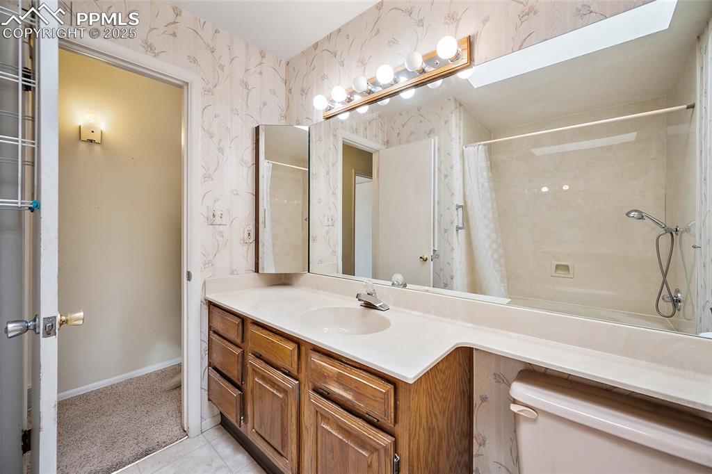 Image 9 of 24: Bathroom