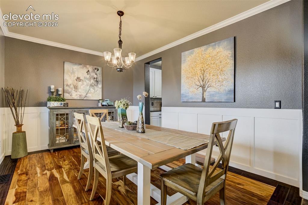 Image 11 of 43: Dining Area