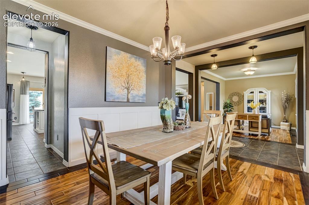 Image 12 of 43: Dining Area