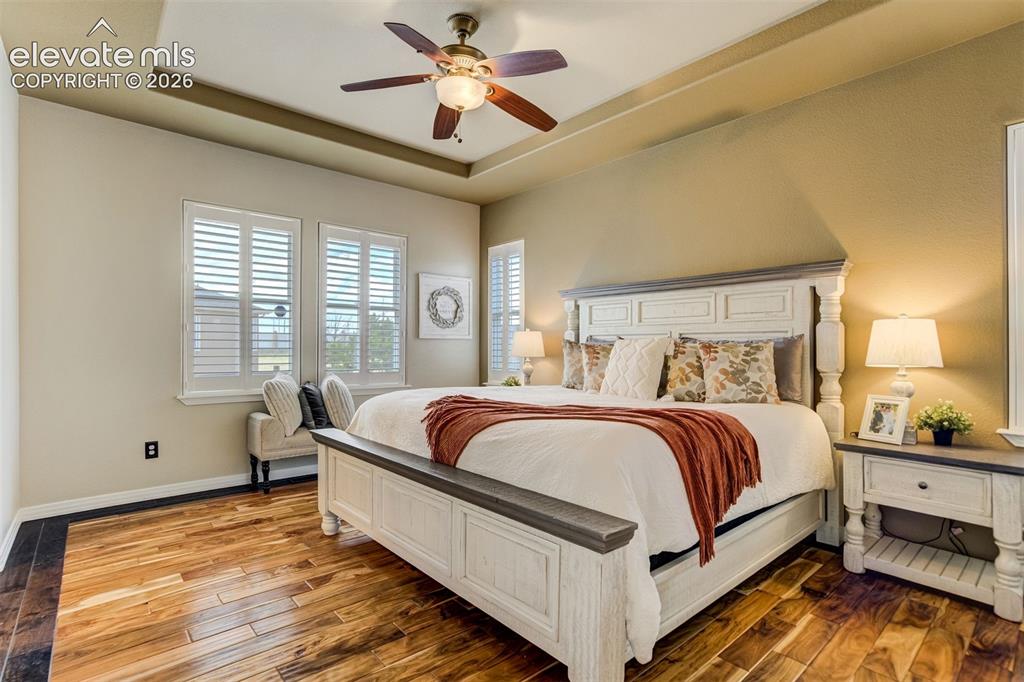 Image 14 of 43: Bedroom