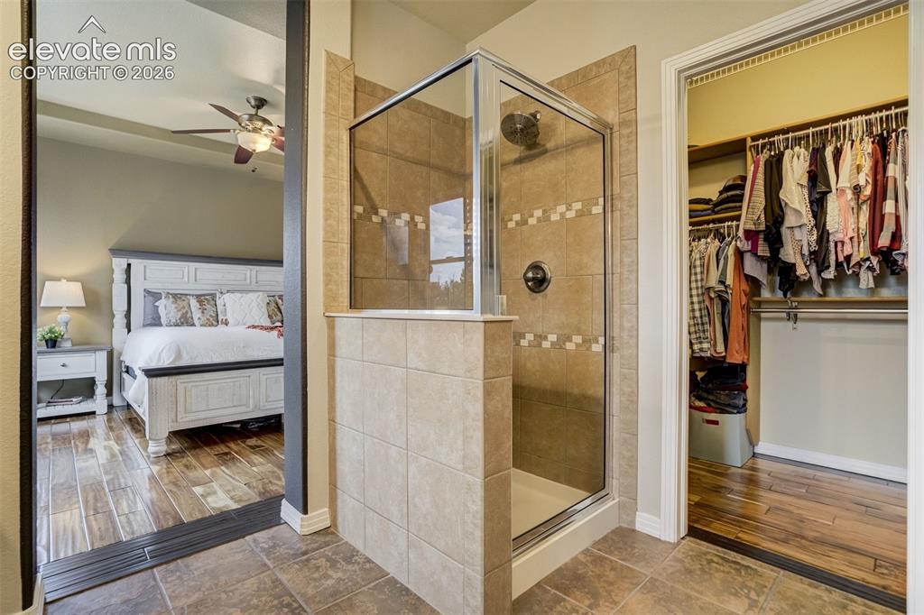 Image 17 of 43: Bathroom