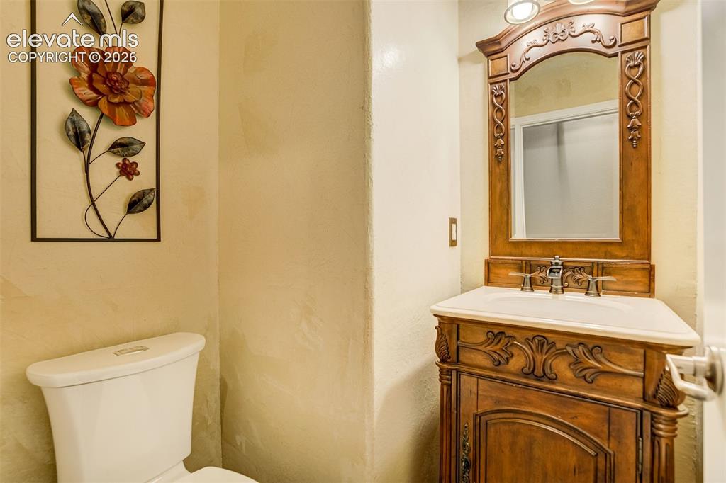 Image 23 of 43: Bathroom