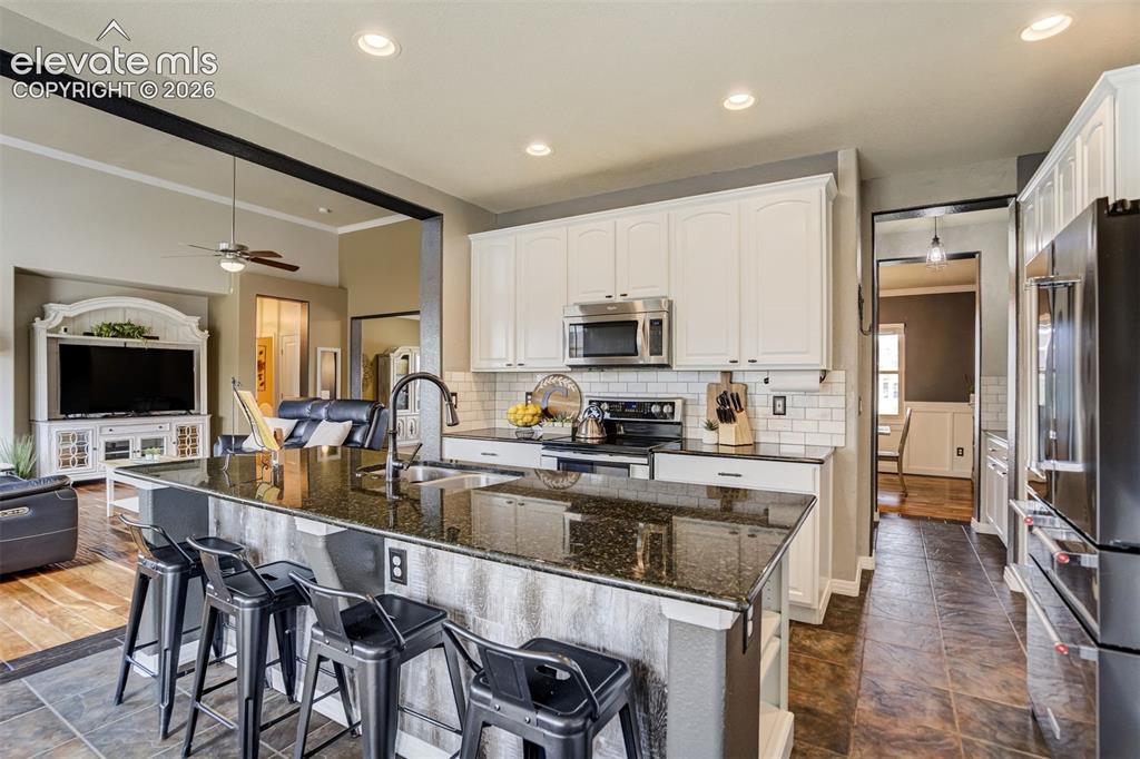 Image 8 of 43: Kitchen