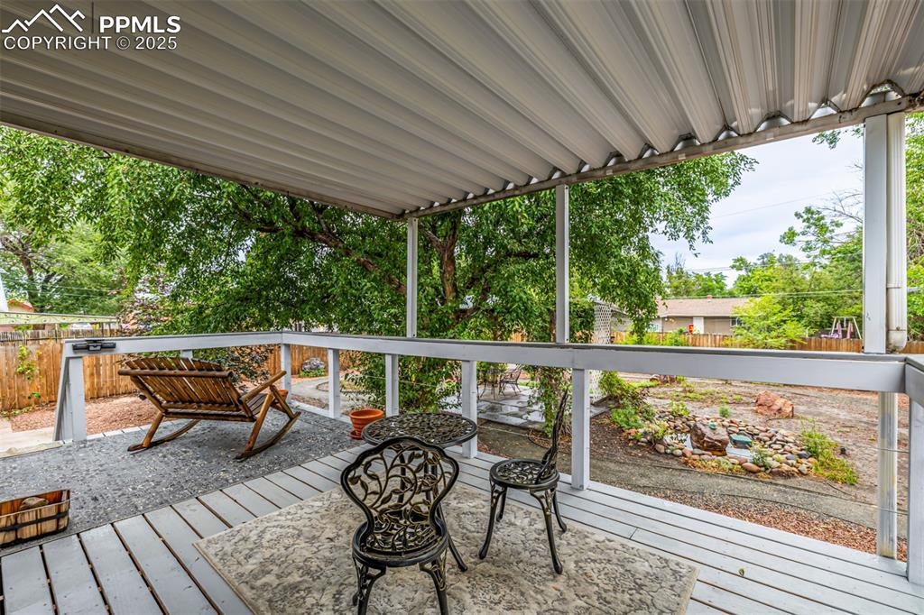 Image 29 of 42: Deck