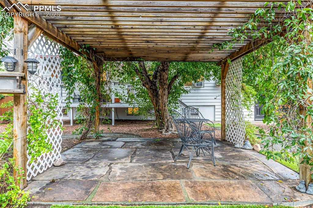 Image 32 of 42: Patio