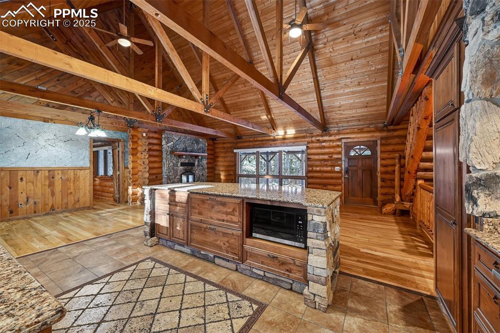 Image 11 of 49: Kitchen