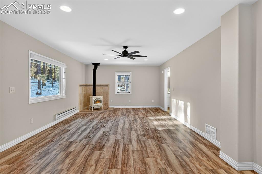 Image 25 of 49: Living Room