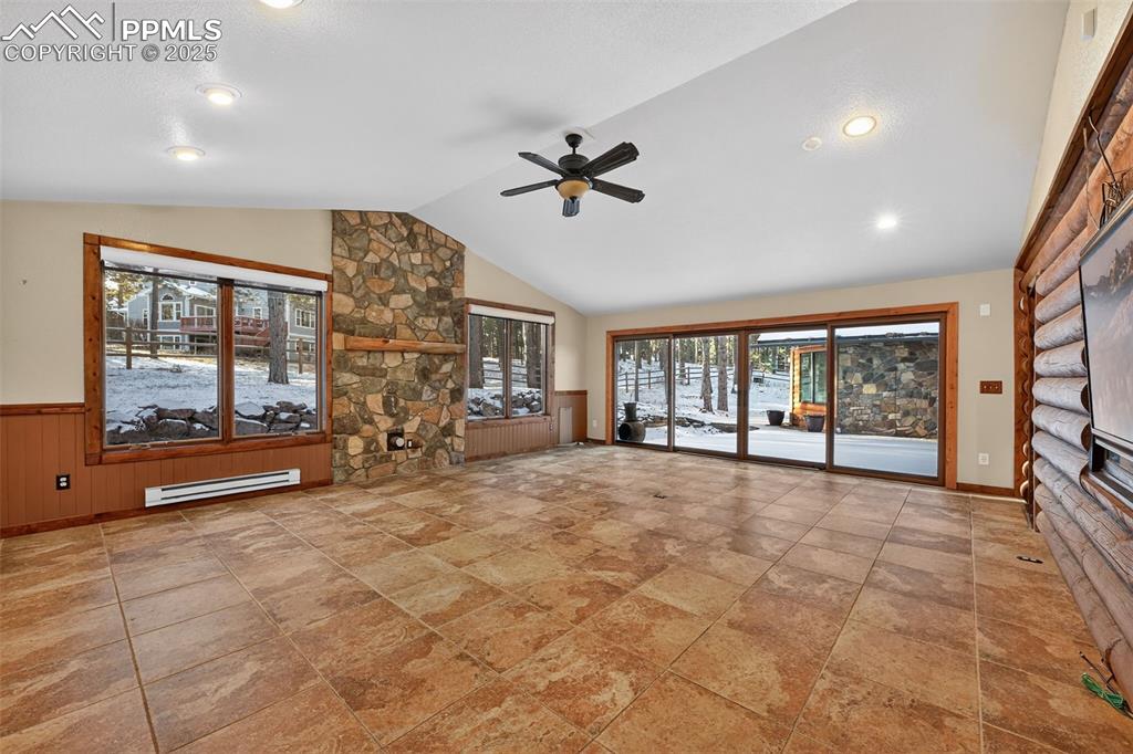 Image 38 of 49: Living Room