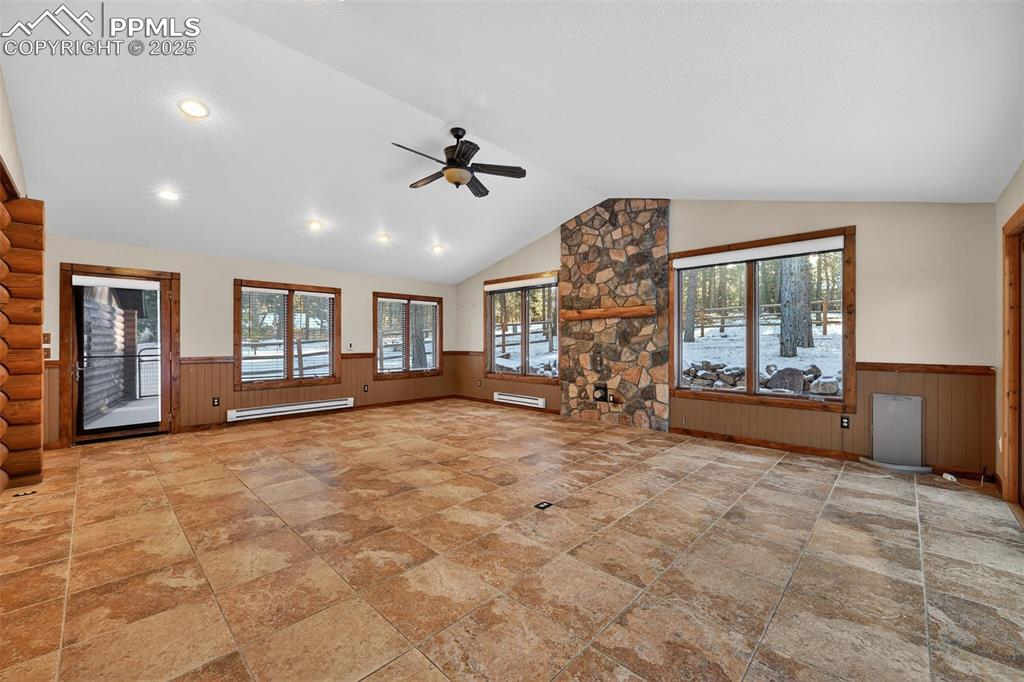 Image 39 of 49: Living Room