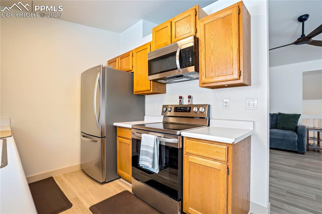 Image 14 of 50: Kitchen