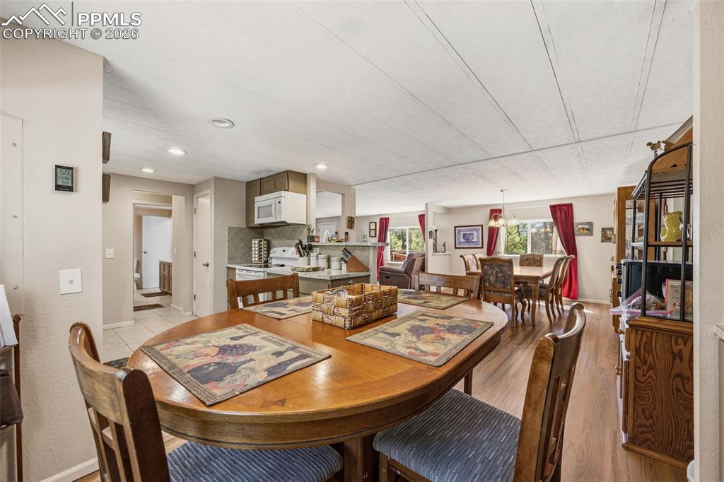 Image 10 of 34: Dining Area