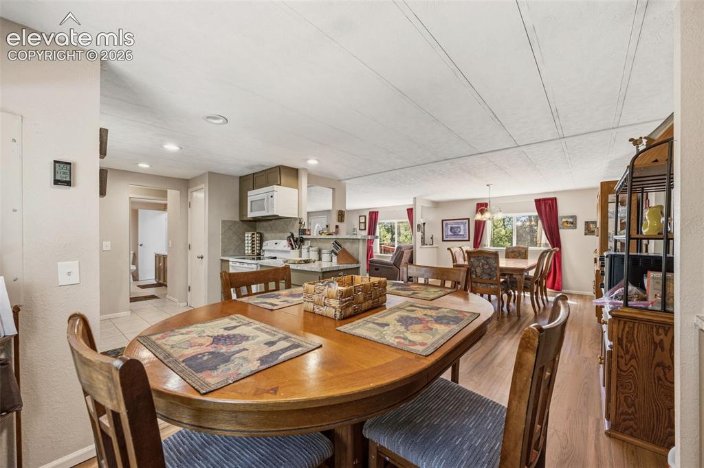 Image 10 of 34: Dining Area