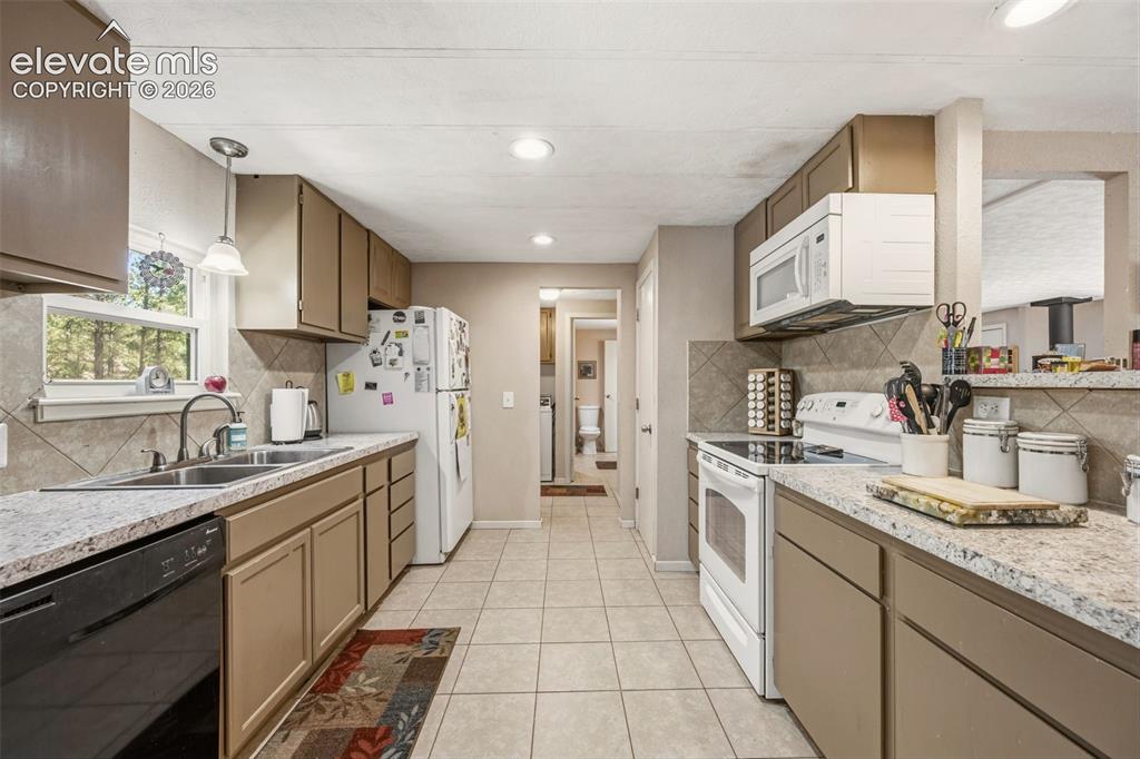 Image 12 of 34: Kitchen