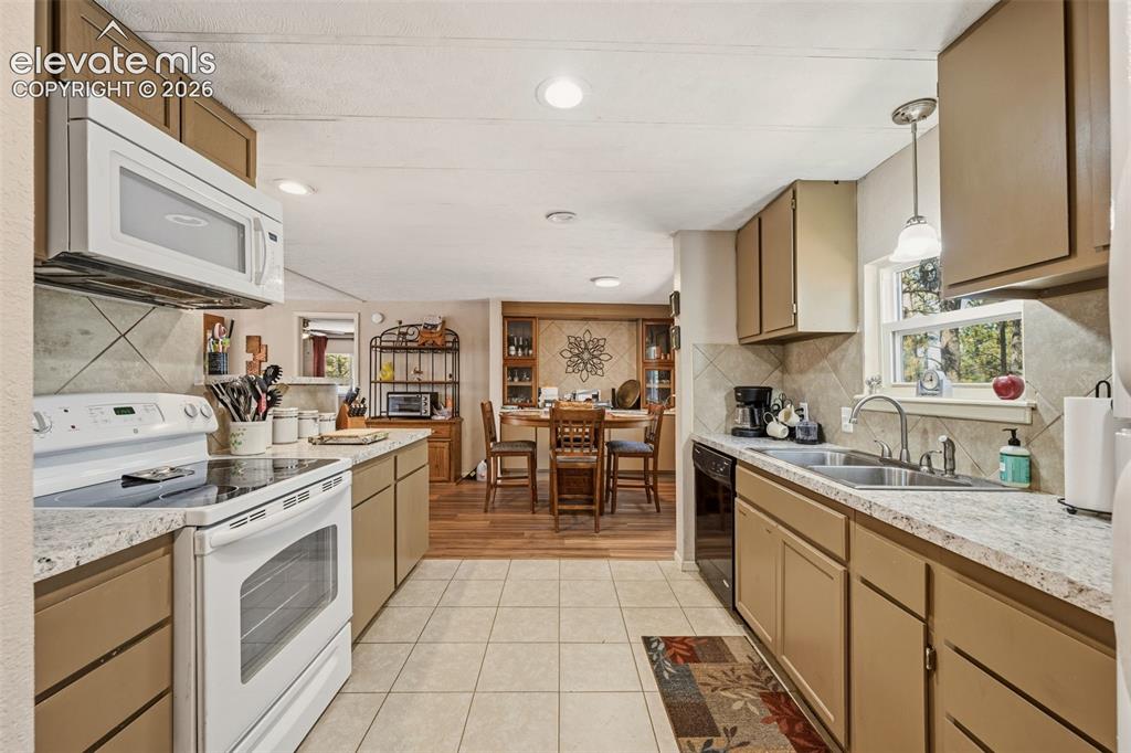 Image 13 of 34: Kitchen