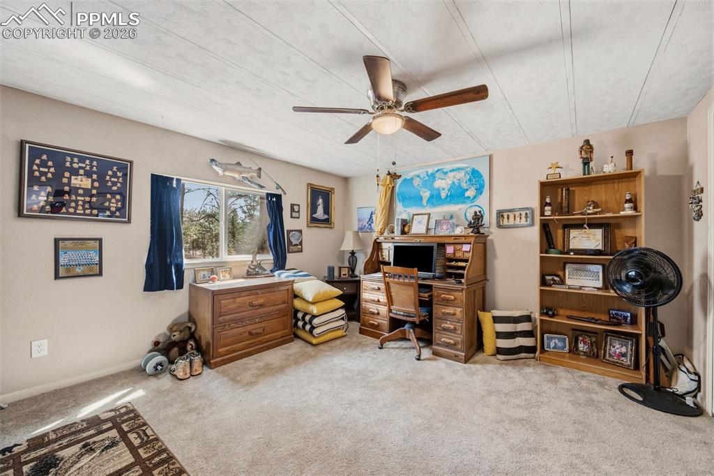 Image 17 of 34: Bedroom