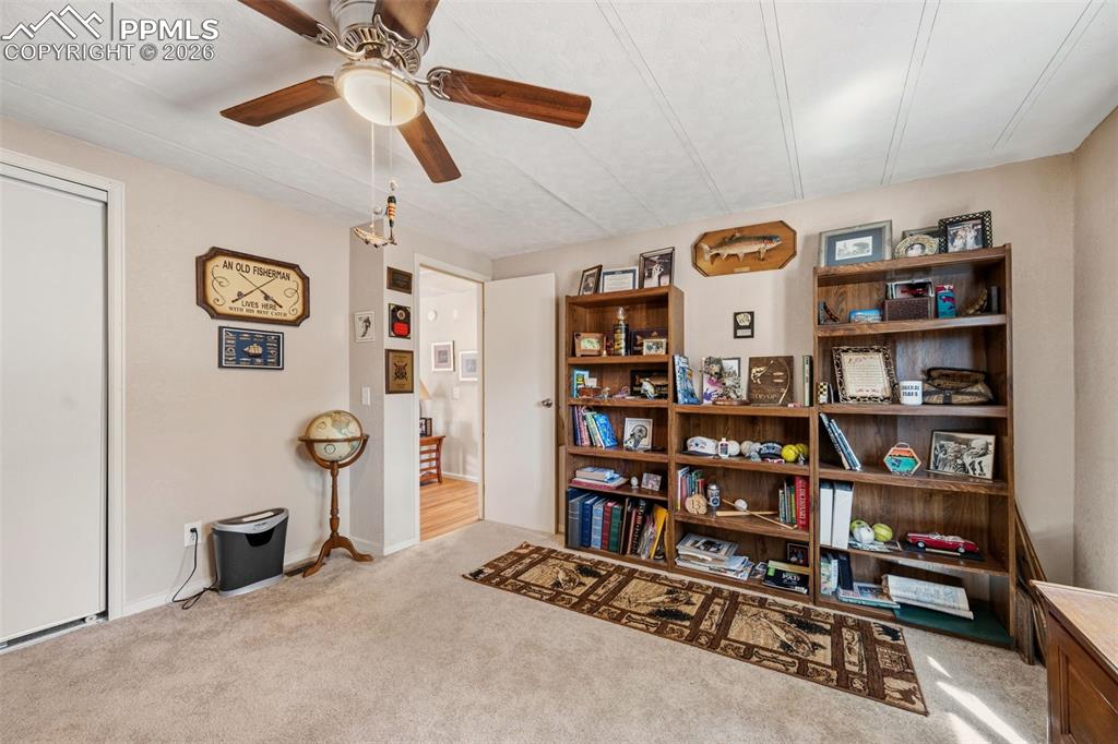 Image 18 of 34: Bedroom