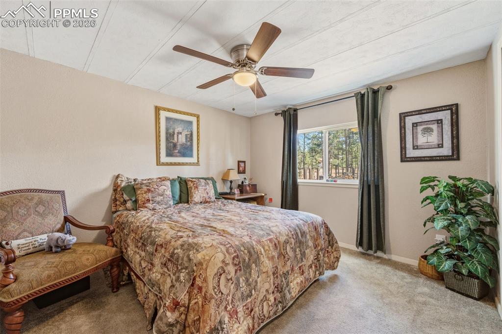 Image 19 of 34: Bathroom