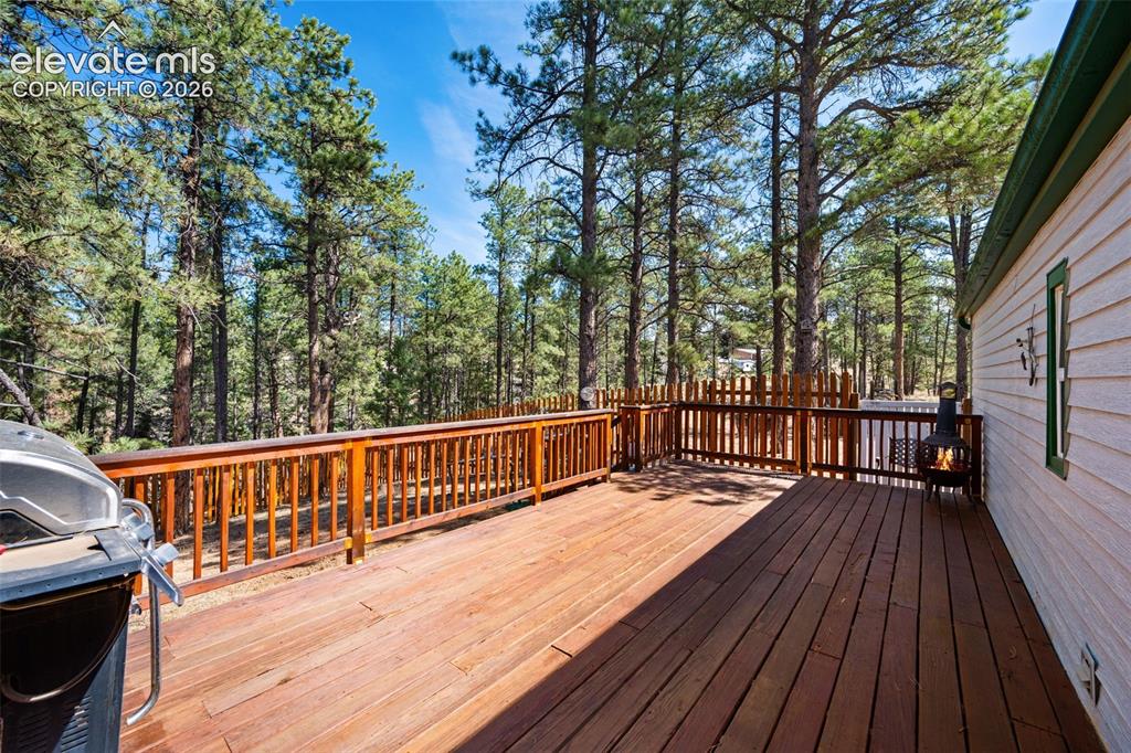 Image 22 of 34: Deck