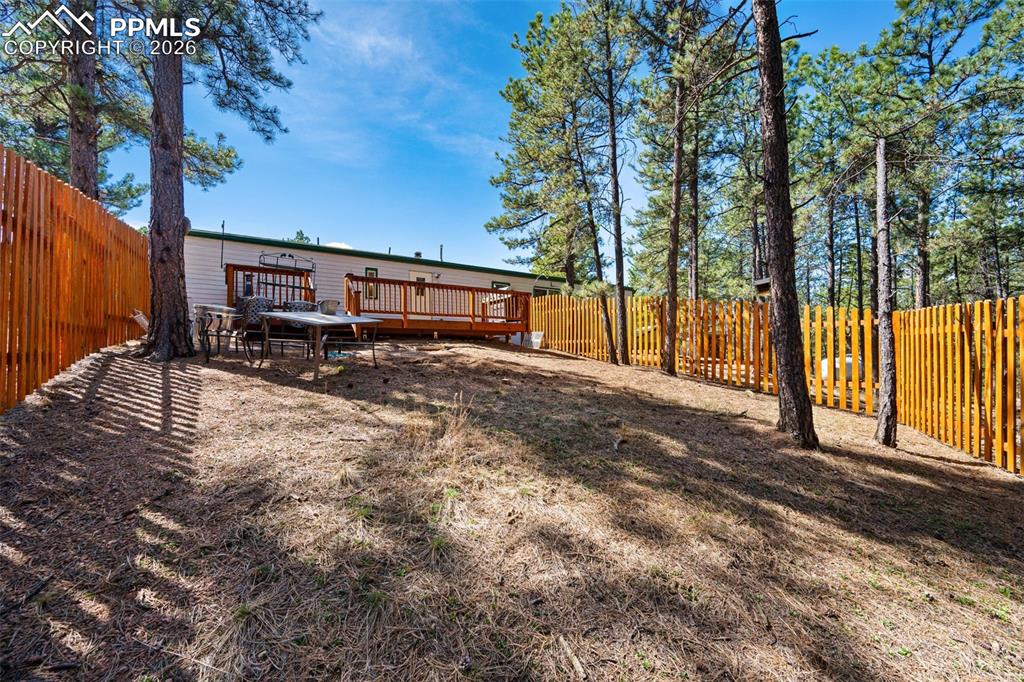 Image 23 of 34: Bathroom