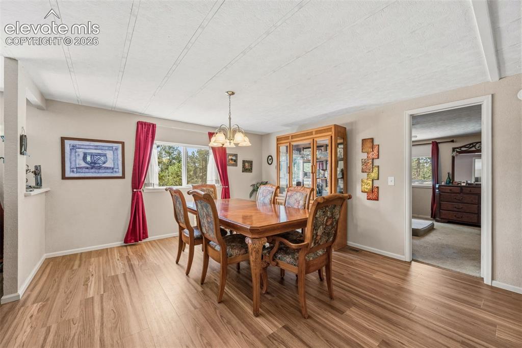 Image 7 of 34: Dining Area