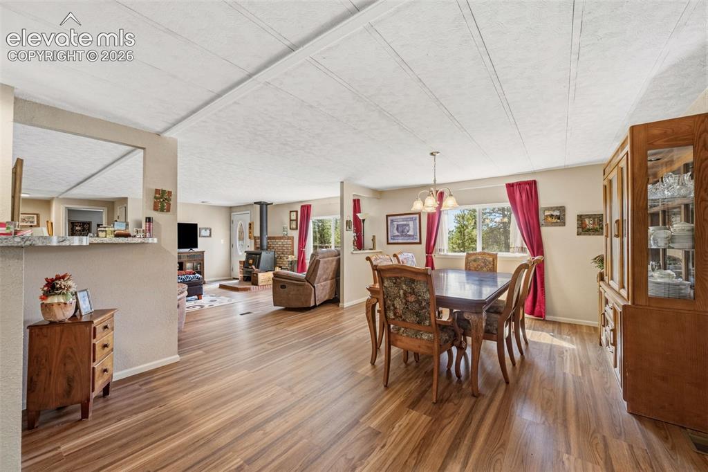 Image 8 of 34: Dining Area