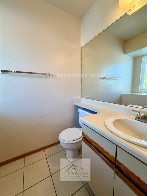 Image 11 of 17: Bathroom