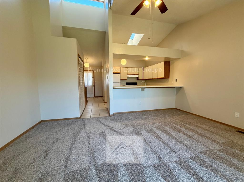 Image 3 of 17: Living Room