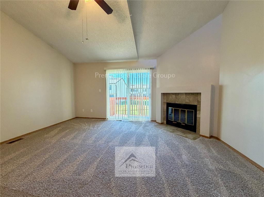 Image 6 of 17: Living Room