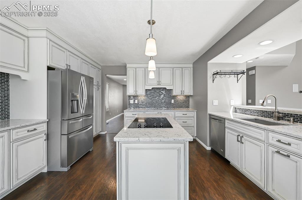 Image 16 of 42: Kitchen